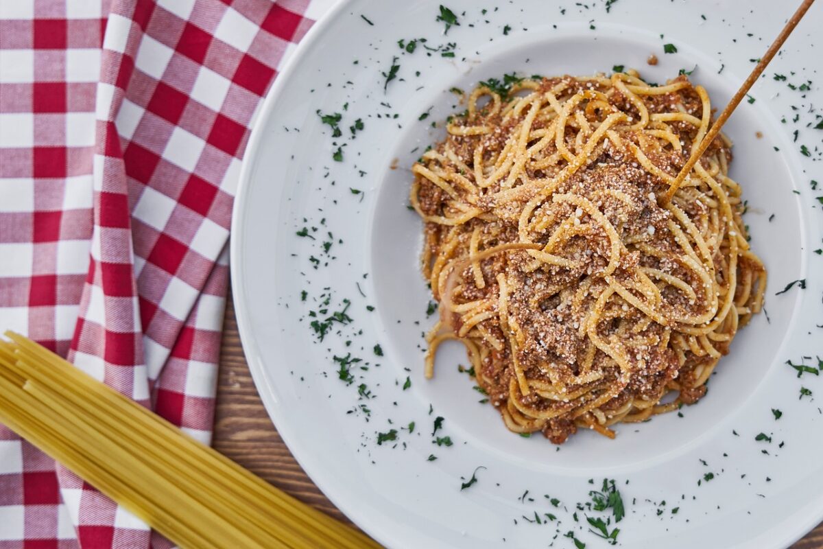 Špagety s domácí masovou směsí