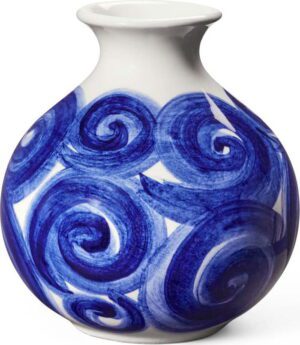 Modrá ručně malovaná váza z kameniny Tulle – Kähler Design. Cvičení