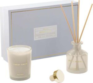 Set svíčky a aroma difuzéru Sweet Snow – Kave Home. Cvičení
