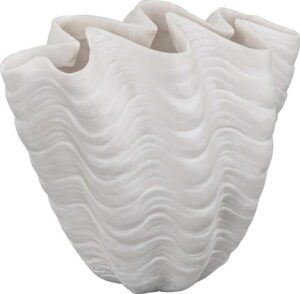 Bílá váza z polyresinu (výška 22 cm) Shell – Mette Ditmer Denmark. Cvičení